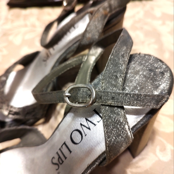 🩶 Awesome Vtg 90's Silver Metallic Floral Brocade Strappy Platform Heels - 7.5M - Picture 16 of 16